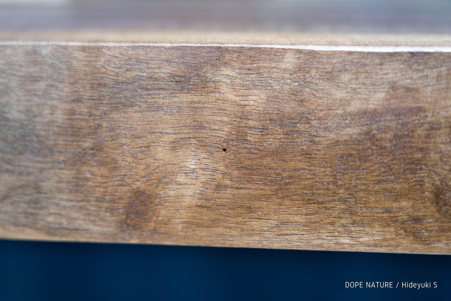 DIY】ウォールナットの一枚板をPCデスクにしてみた！木目・杢目が主張する極厚一枚板が美し過ぎる！ | Dope Nature